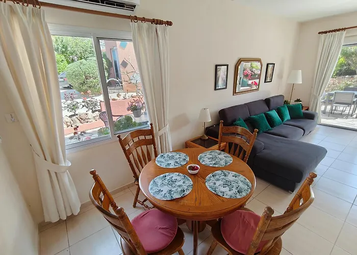 Eva Gardens Corner House With Stunning Garden And Huge Swimming Pool Next To Coral Bay بيت للعطل