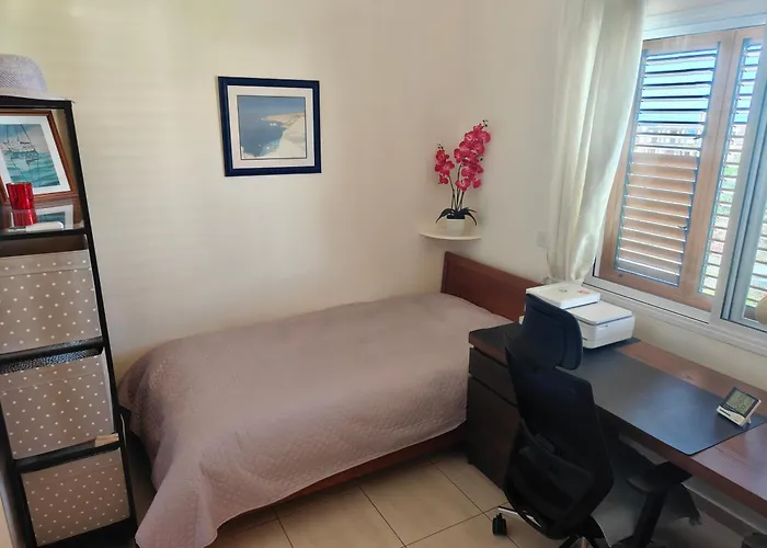 Eva Gardens Corner House With Stunning Garden And Huge Swimming Pool Next To Coral Bay