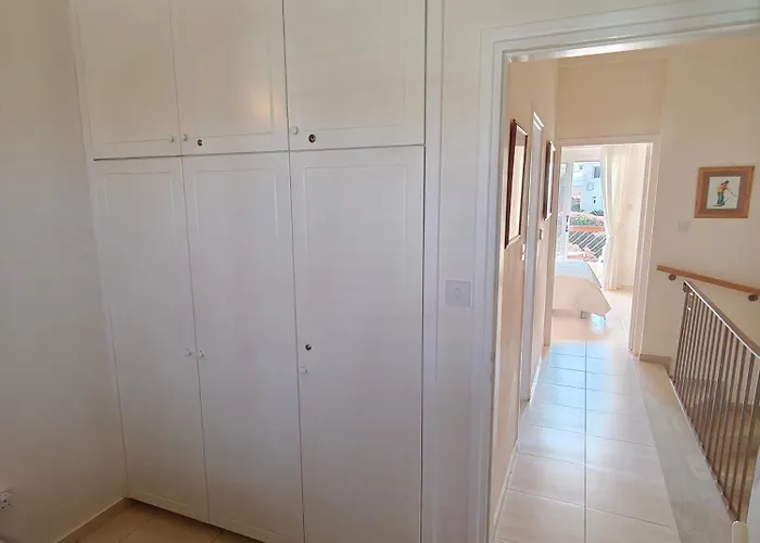 Eva Gardens Corner House With Stunning Garden And Huge Swimming Pool Next To Coral Bay بييا