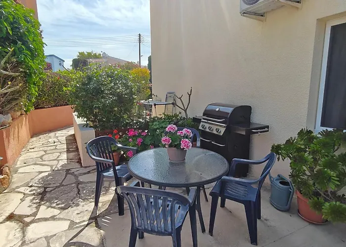 Eva Gardens Corner House With Stunning Garden And Huge Swimming Pool Next To Coral Bay