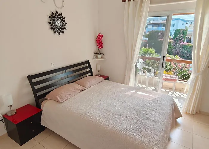 بيت للعطل Eva Gardens Corner House With Stunning Garden And Huge Swimming Pool Next To Coral Bay