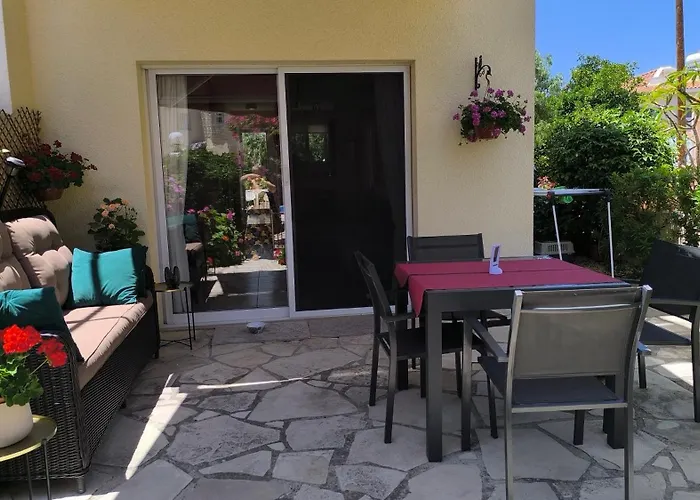 Eva Gardens Corner House With Stunning Garden And Huge Swimming Pool Next To Coral Bay بيت للعطل *