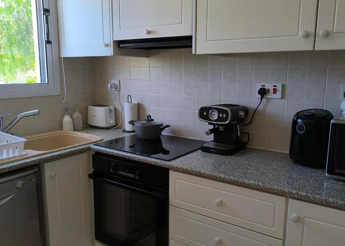 Eva Gardens Corner House With Stunning Garden And Huge Swimming Pool Next To Coral Bay ペイヤ