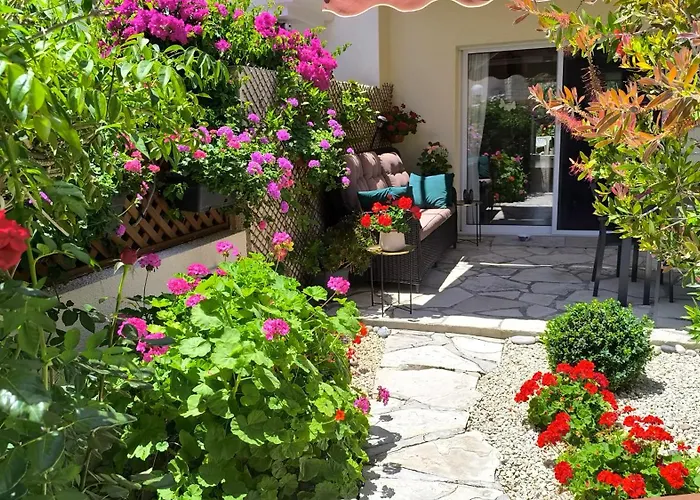 Eva Gardens Corner House With Stunning Garden And Huge Swimming Pool Next To Coral Bay ペイヤ