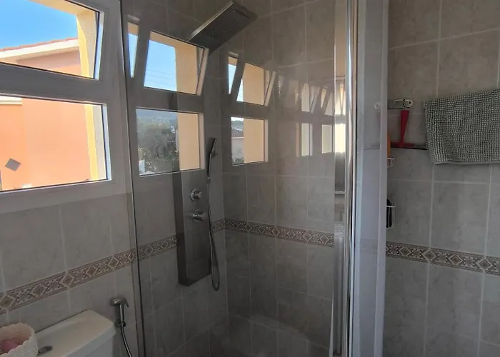 別荘 Eva Gardens Corner House With Stunning Garden And Huge Swimming Pool Next To Coral Bay *