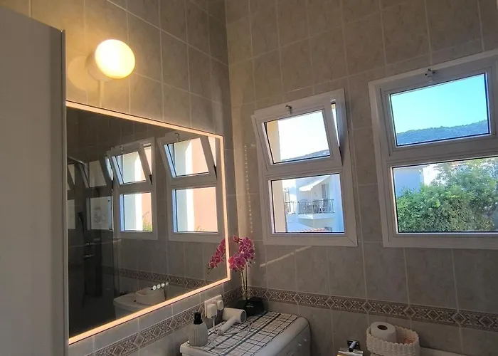 Eva Gardens Corner House With Stunning Garden And Huge Swimming Pool Next To Coral Bay بيت للعطل