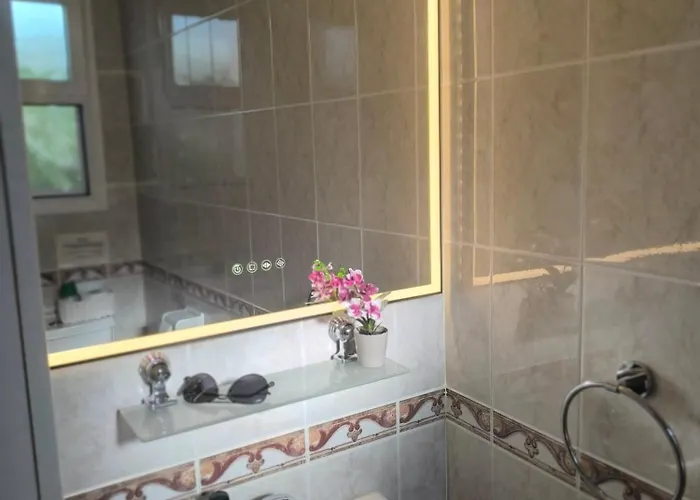 Eva Gardens Corner House With Stunning Garden And Huge Swimming Pool Next To Coral Bay بيت للعطل بييا