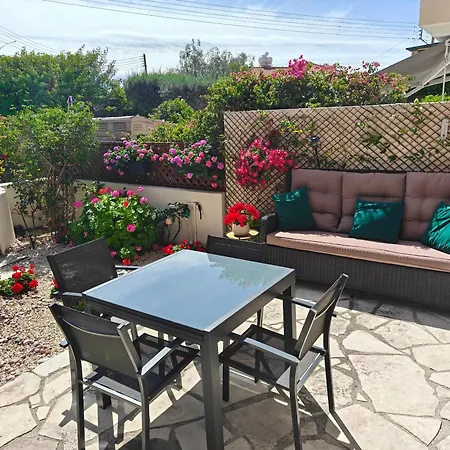 Eva Gardens Corner House With Stunning Garden And Huge Swimming Pool Next To Coral Bay *